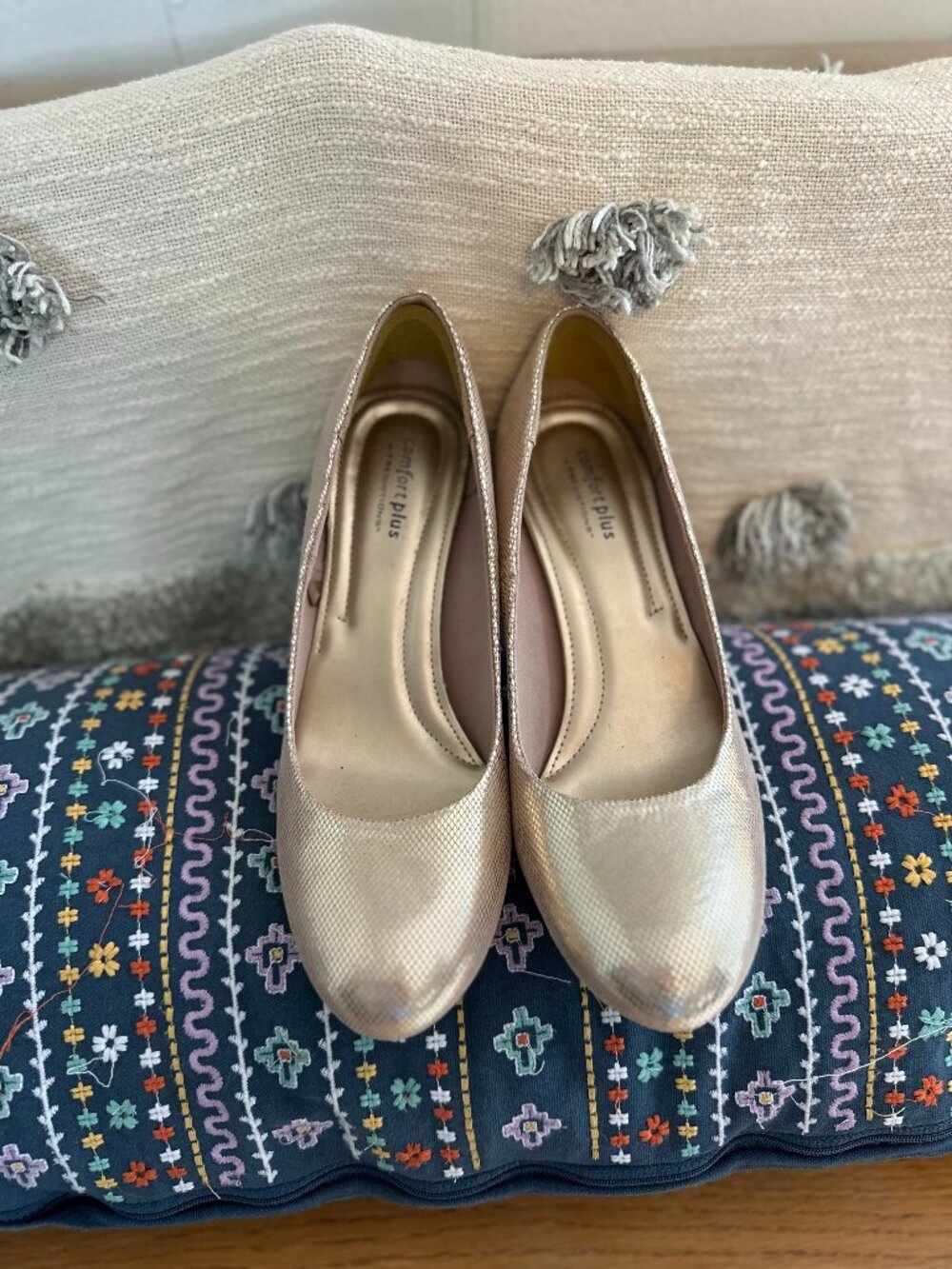Comfort Plus by Predictions Gold Metallic Snakeskin Karmen Pumps Heels 9.5